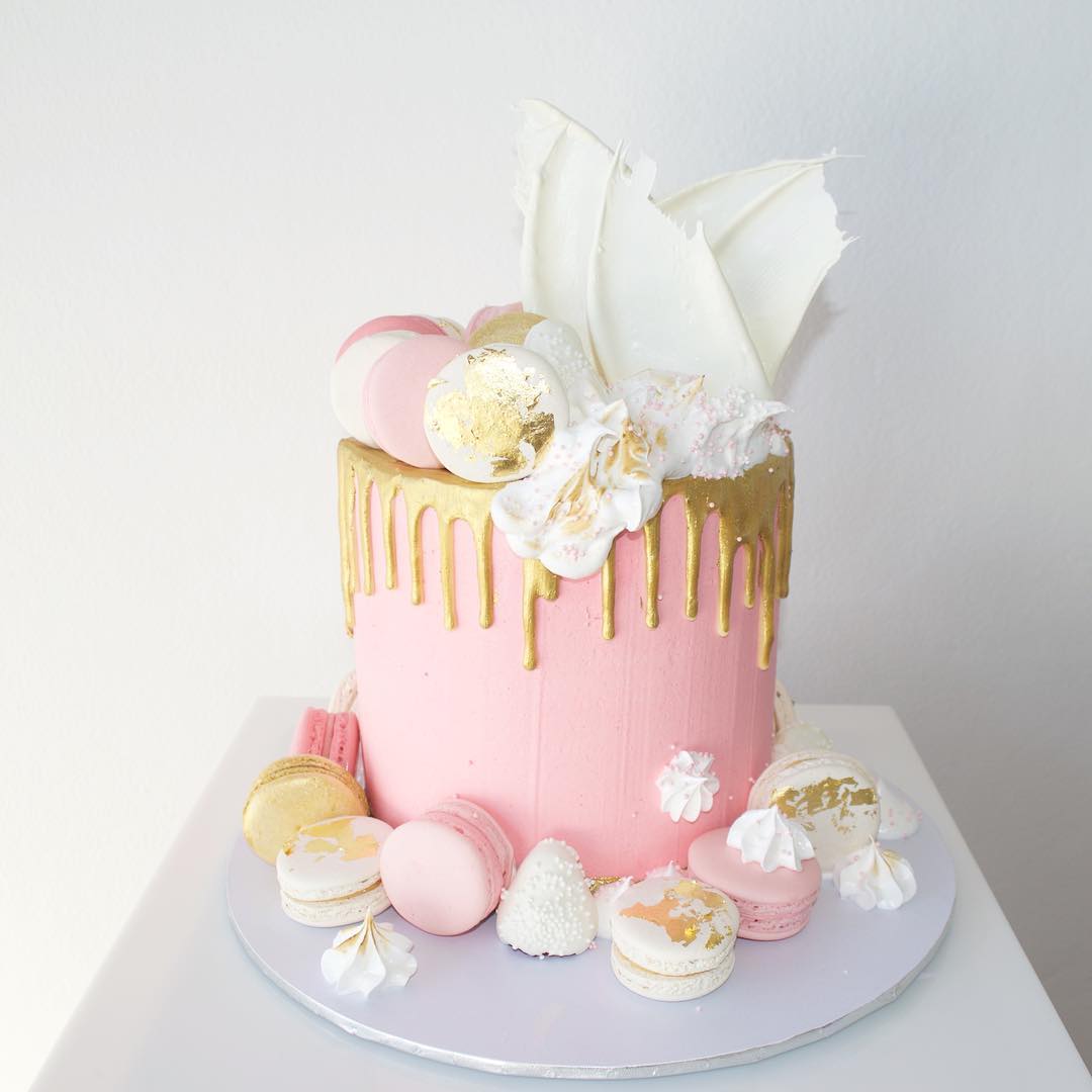 delicious-by-sara-pink-gold-drip-cake