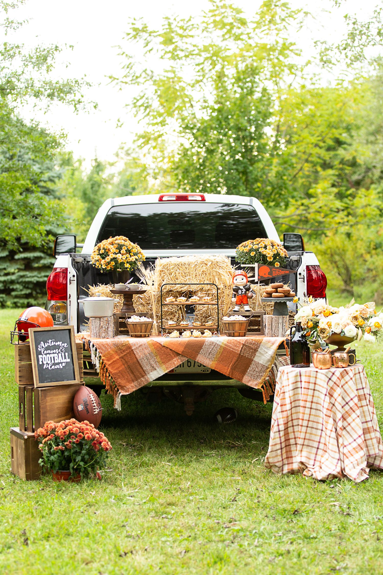 Fall Football Tailgate – Tips and Recipes for Hosting a Tailgate